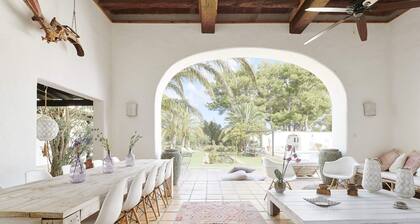 Wunderschöne große charmante Villa in Strandnähe