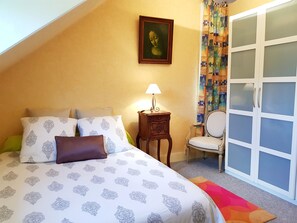 3 bedrooms, iron/ironing board, travel cot, free WiFi