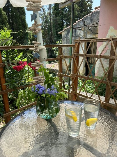 Recientemente reformado acogedoras pequeña casa en griego tradicional pueblo…