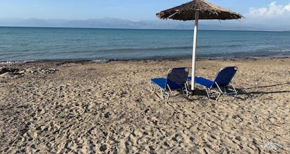 Traditional Cottage and Garden Studio with Balcony, Terrace and Views to the Sea