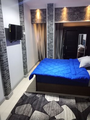 Habitación doble clásica, 1 cama King size, vista al río | Cortinas blackout, wifi gratis y ropa de cama 