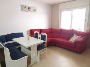 TV - Casa Rogi, with pool, ideal for family, on main street and near the beach (Riumar)