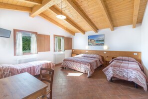 9 bedrooms, desk, iron/ironing board, travel cot