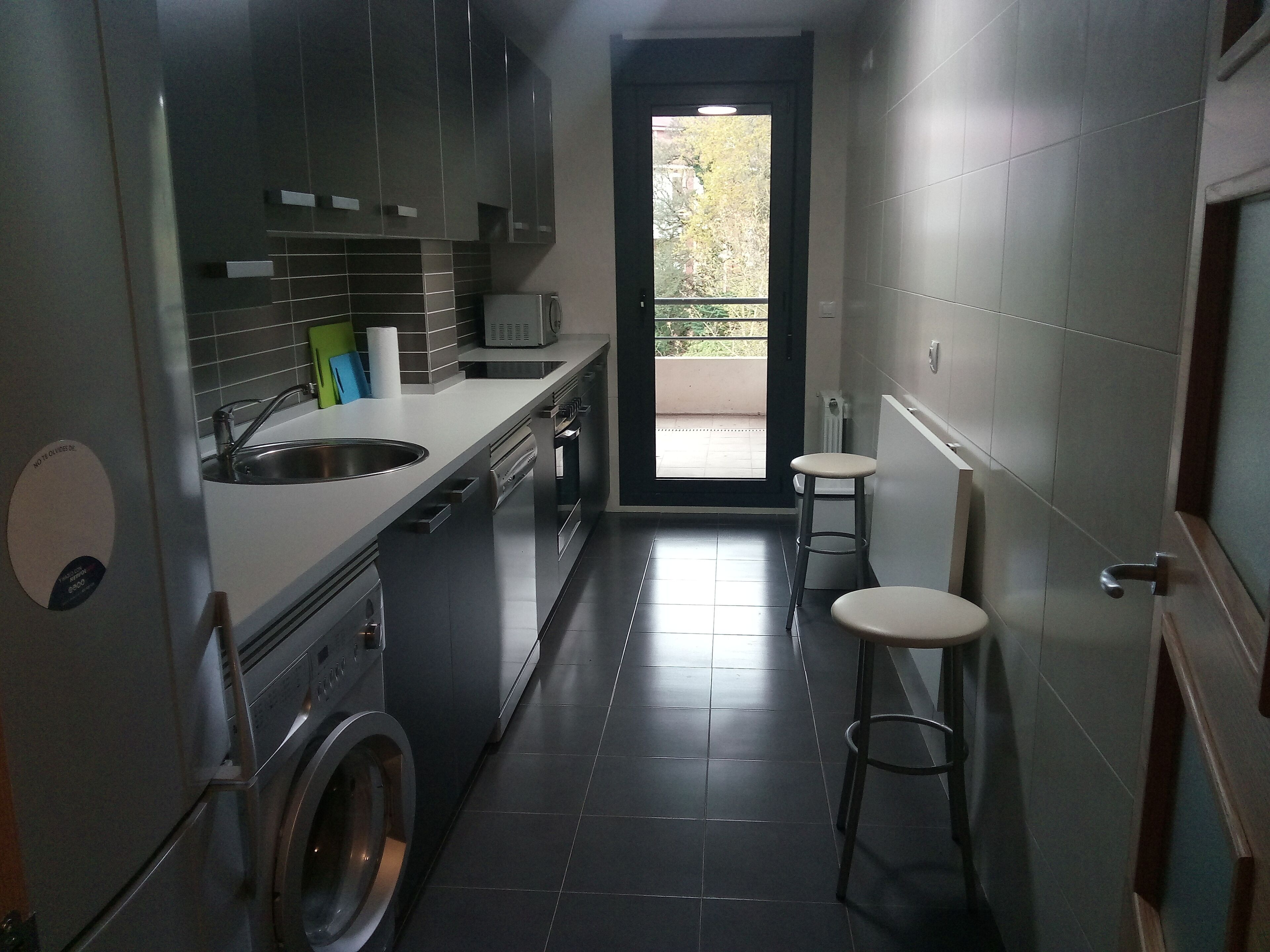 Release floor, surrounded by mountains and beach 15 minutes