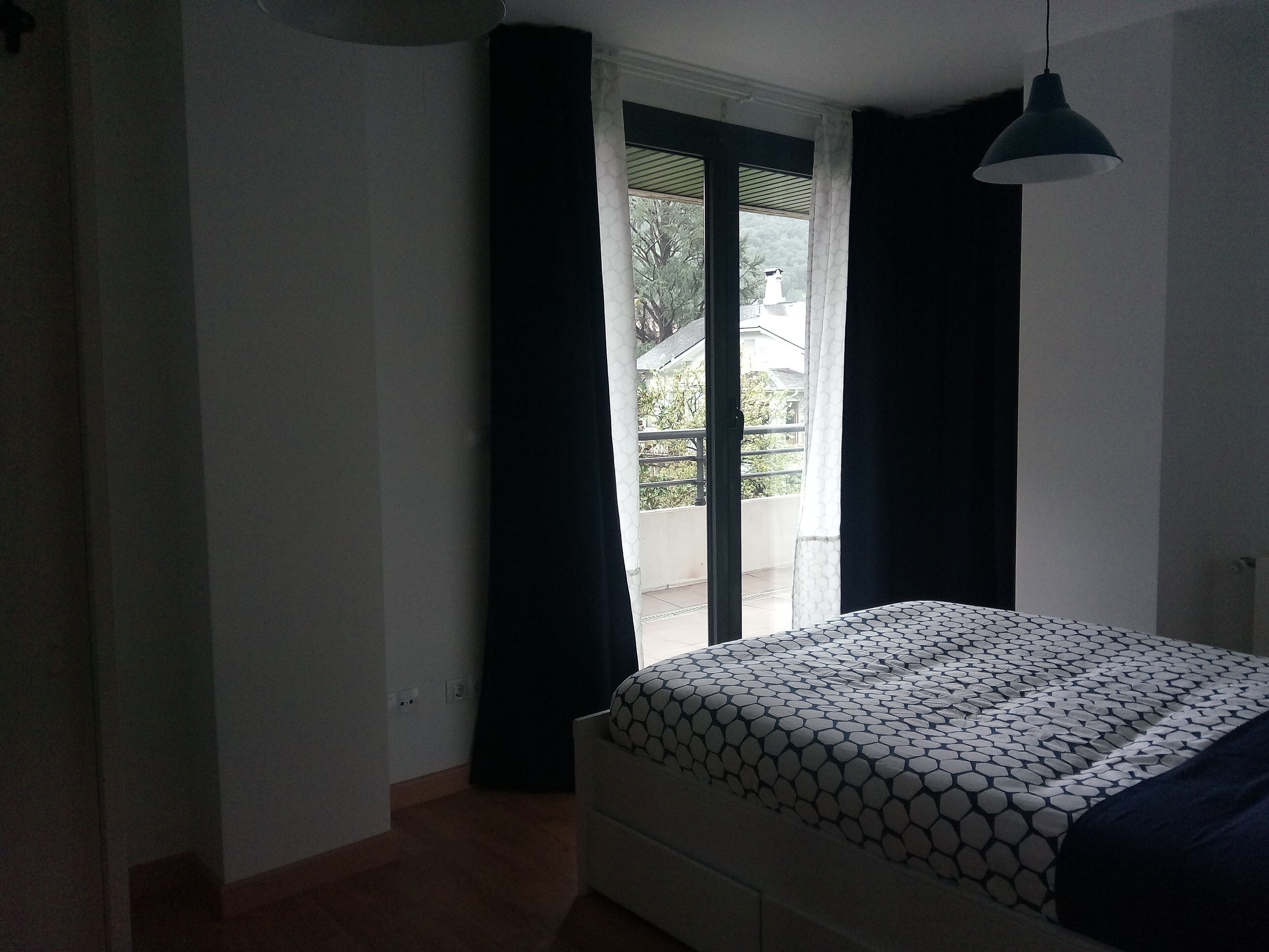 Release floor, surrounded by mountains and beach 15 minutes