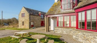 Luxury Self Catering Lodge & Barn - Along NC500 - Indoor Private Swimming Pool