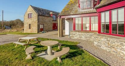 Luxuriöse Selbstversorger-Lodge mit privatem Innenpool und Meerblick