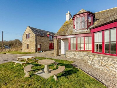Luxury Self Catering Lodge & Barn - Along NC500 - Indoor Private Swimming Pool
