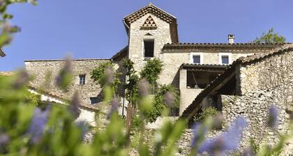 Vacances dans le Sud de l'ArdĂšche dans une belle vieille maison en pierres