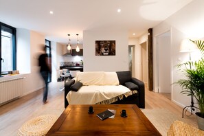 TV, stereo - BECOSY Saint Etienne - 3 bedroom apartment - 6 people - downtown (Saint-Étienne)