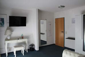 Deluxe-Einzelzimmer | Individuell eingerichtet, Schreibtisch, Verdunkelungsvorhänge