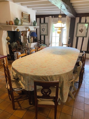 Dining - Mansion - Sore (Sore)