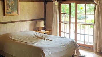 9 bedrooms, desk, iron/ironing board, travel crib
