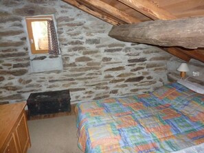 2 chambres, fer et planche à repasser, accès au Wi-Fi (inclus)