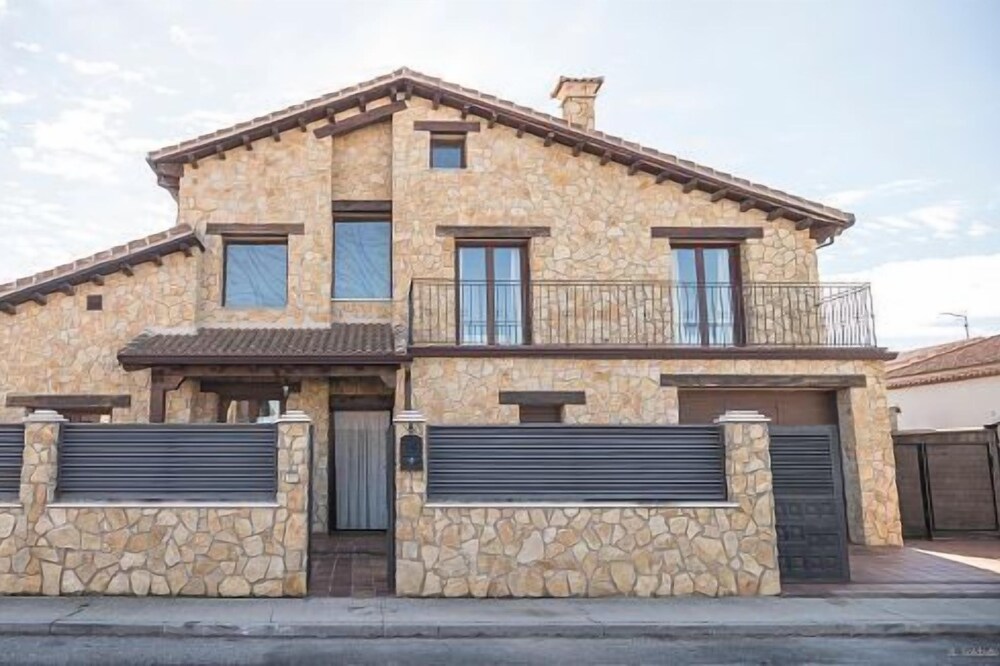 Self catering AT Blanca de Navarra for 14 people