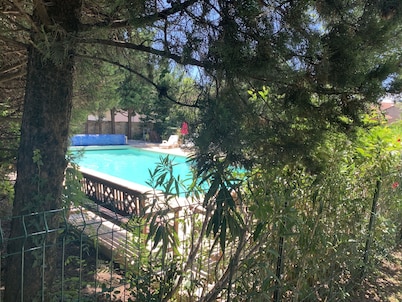 18th century Mas 17 people Vaucluse Orange, swimming pool, garden,