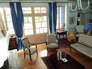 TV, DVD player, ping pong, books