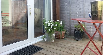 Self Contained Garden Studio With Private Decked Terrace, close to town and sea
