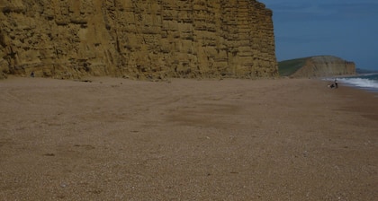 Self Contained Garden Studio With Private Decked Terrace, close to town and sea