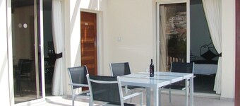 Luxury 1 bedroom apartment (sleeps 4) with shared pool