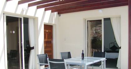 Luxury 1 bedroom apartment (sleeps 4) with shared pool