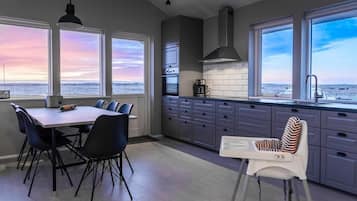 House, 3 Bedrooms | Private kitchen | Fridge, oven, stovetop, dishwasher