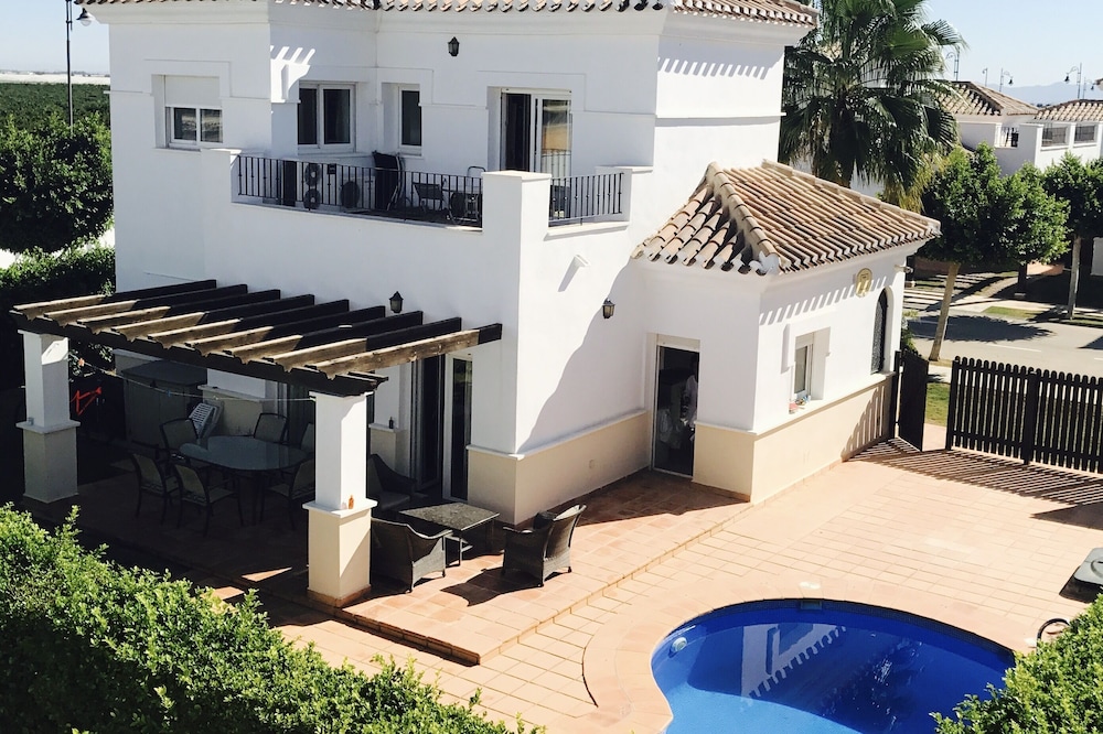 Luxury Villa - With Private Pool - Sleeps 8 - Fully Airconditioned