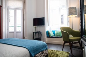 2 bedrooms, in-room safe, desk, iron/ironing board