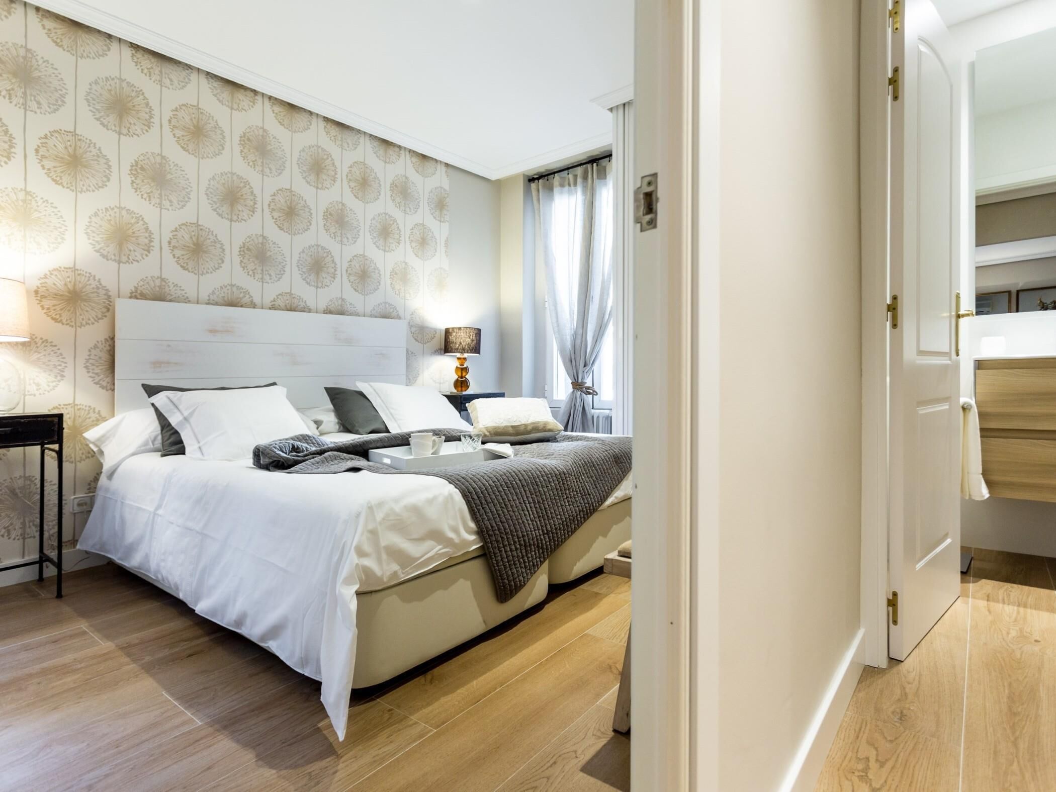 1 slaapkamer, een strijkplank/strijkijzer, wifi, beddengoed