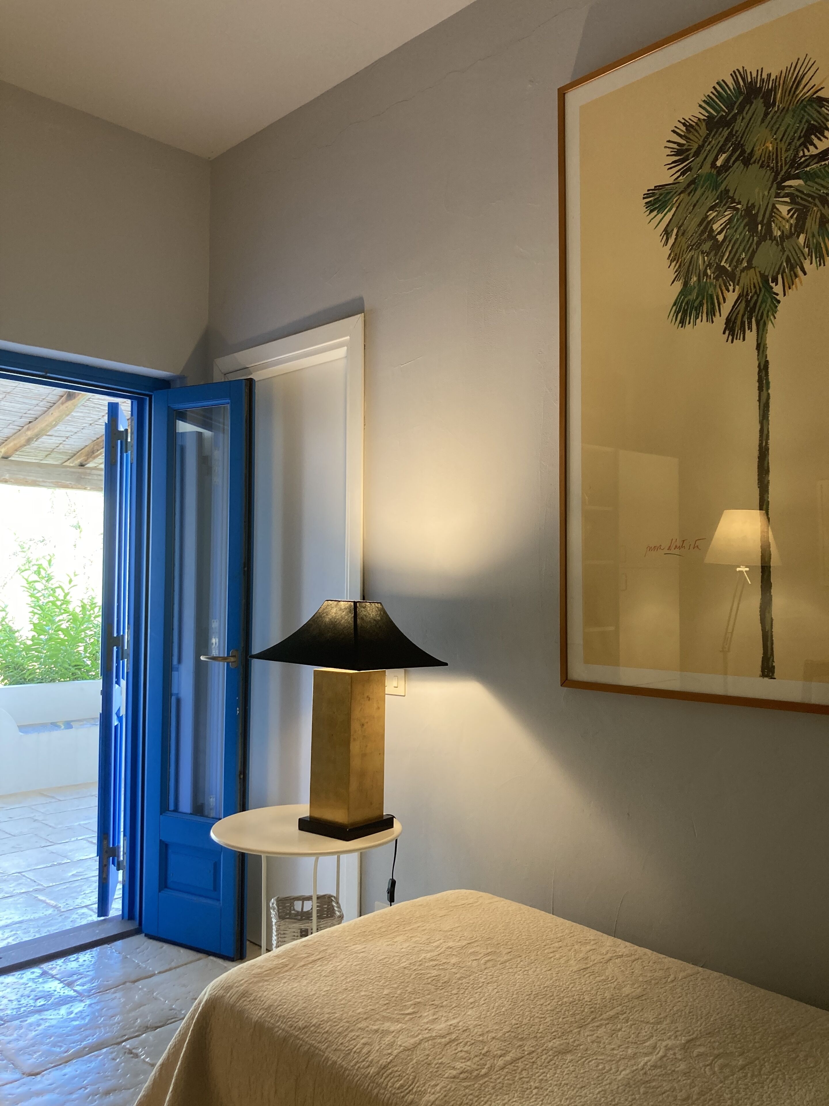 3 chambres, coffres-forts dans les chambres, fer et planche à repasser