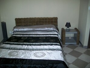 2 bedrooms, iron/ironing board, bed sheets - APPARTEMMENT DOWNTOWN: Ile Rousse (L'île-Rousse)