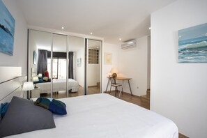5 chambres, fer et planche Ă repasser