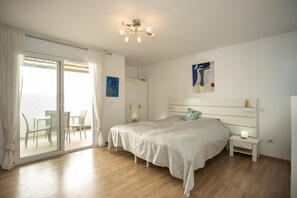 5 bedrooms, iron/ironing board