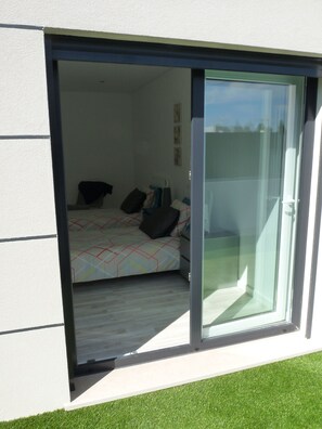 3 bedrooms, iron/ironing board, travel cot, free WiFi