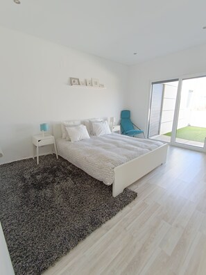 3 bedrooms, iron/ironing board, travel cot, free WiFi
