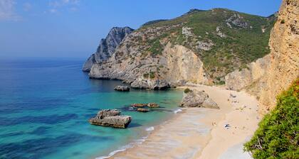 New house in Sesimbra with private pool and garden for 9 people, close to Lisbon