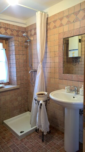 Hair dryer, towels