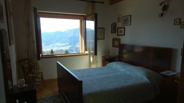 3 chambres, fer et planche à repasser, Wi-Fi, draps fournis