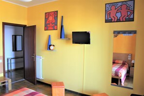 2 makuuhuonetta, silitysrauta/-lauta, ilmainen Wi-Fi, vuodevaatteet