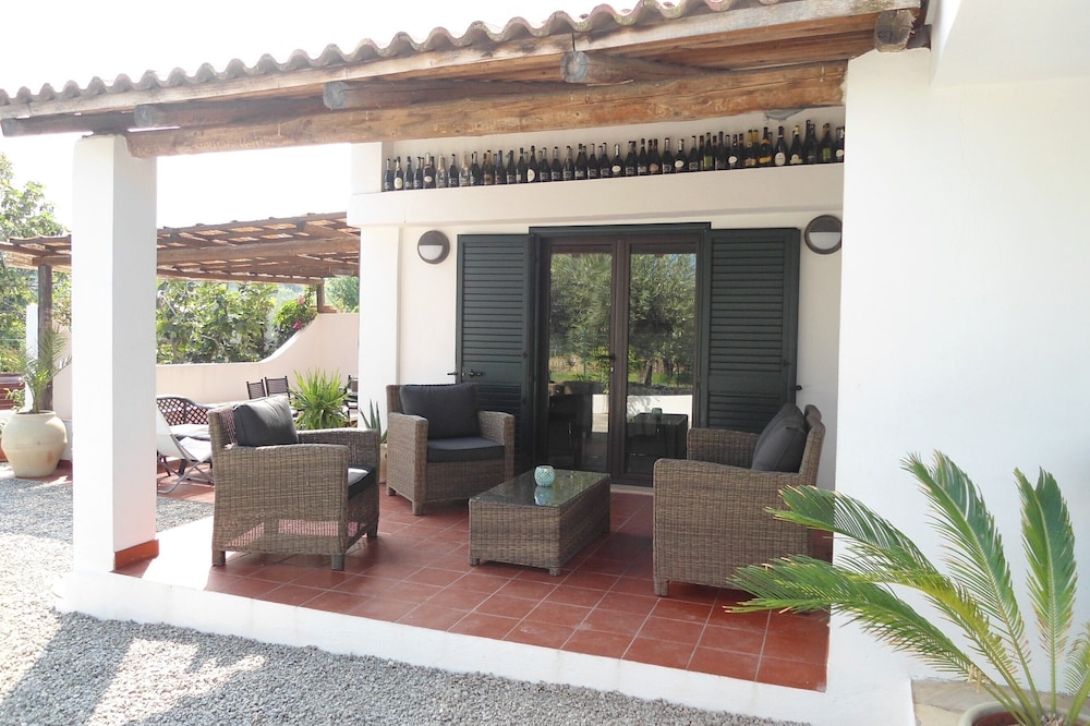 Villa Bergamotto - Luxury Apartments, 3 mins to Beaches - Ground Floor