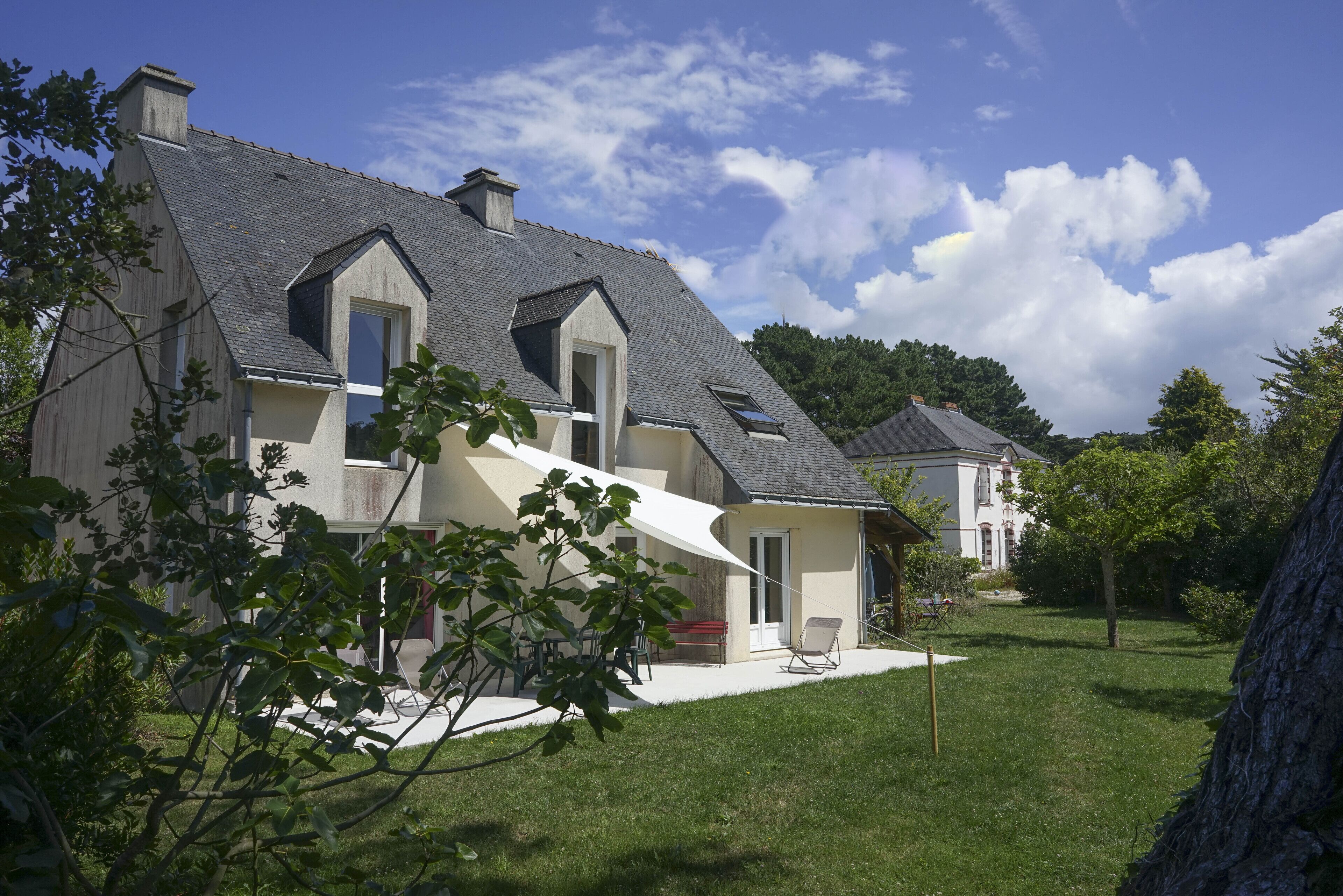 Ground floor, quiet garden, next to sea, Rhuys peninsula. Near Gulf of Morbihan