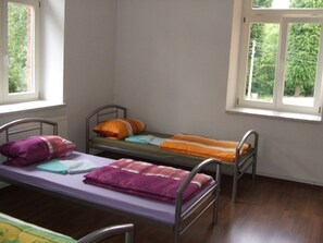 Basic Quadruple Room, Shared Bathroom (gemeinsame Küche)