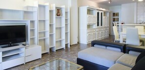 TV - Beachfront Apartment · AirCon · Pool · Wifi · UHC PLAYAMARO 092 (Salou)
