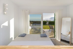 3 bedrooms, in-room safe, iron/ironing board, travel cot