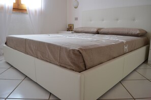 3 slaapkamers, een strijkplank/strijkijzer, wifi, beddengoed