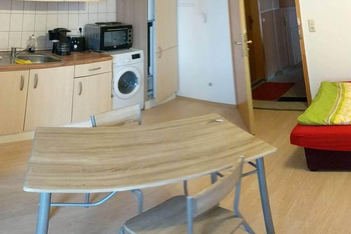 Estudio, baño privado (Zweier) | Cocina privada | Frigorífico grande, microondas, horno y utensilios de cocina