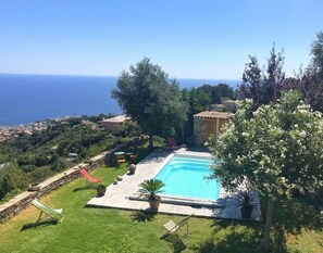 Piscine extérieure