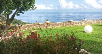 bel appart rez de jardin en villa, vue mer superbe, idéal pour repos et enfants!