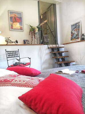 2 bedrooms, iron/ironing board, travel cot, free WiFi