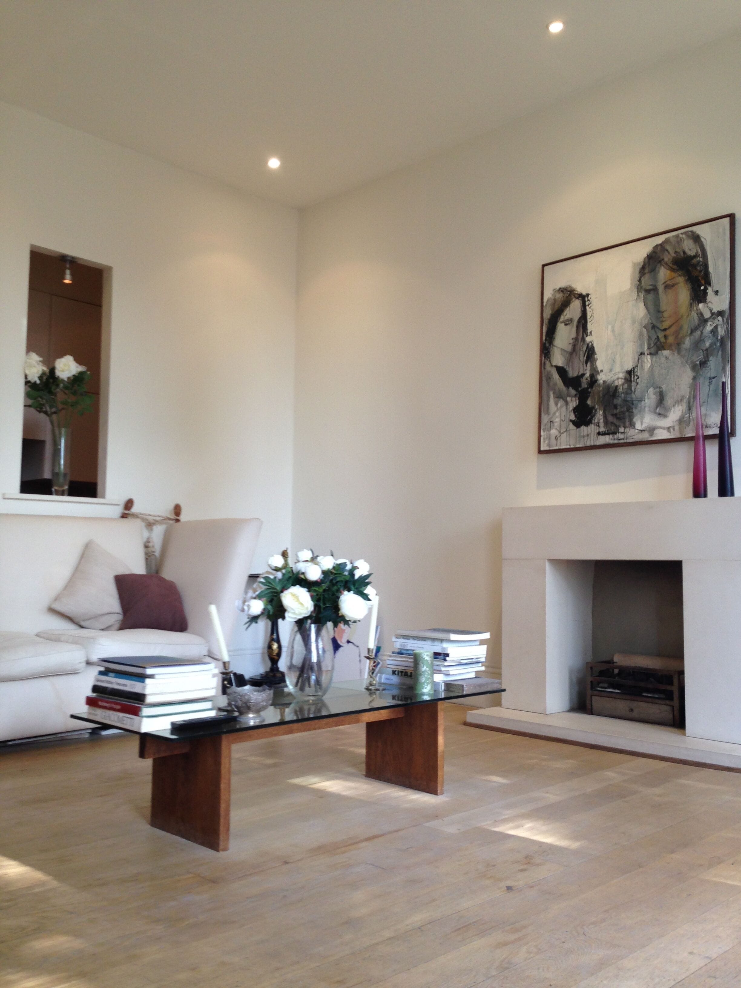 Smart TV, fireplace, books, stereo
